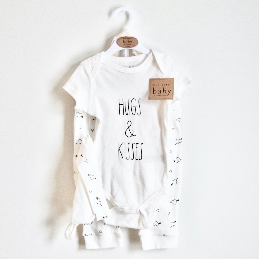 NWT Rae Dunn Baby Hugs & Kisses Bodysuit & Leggings Set 6-9 months